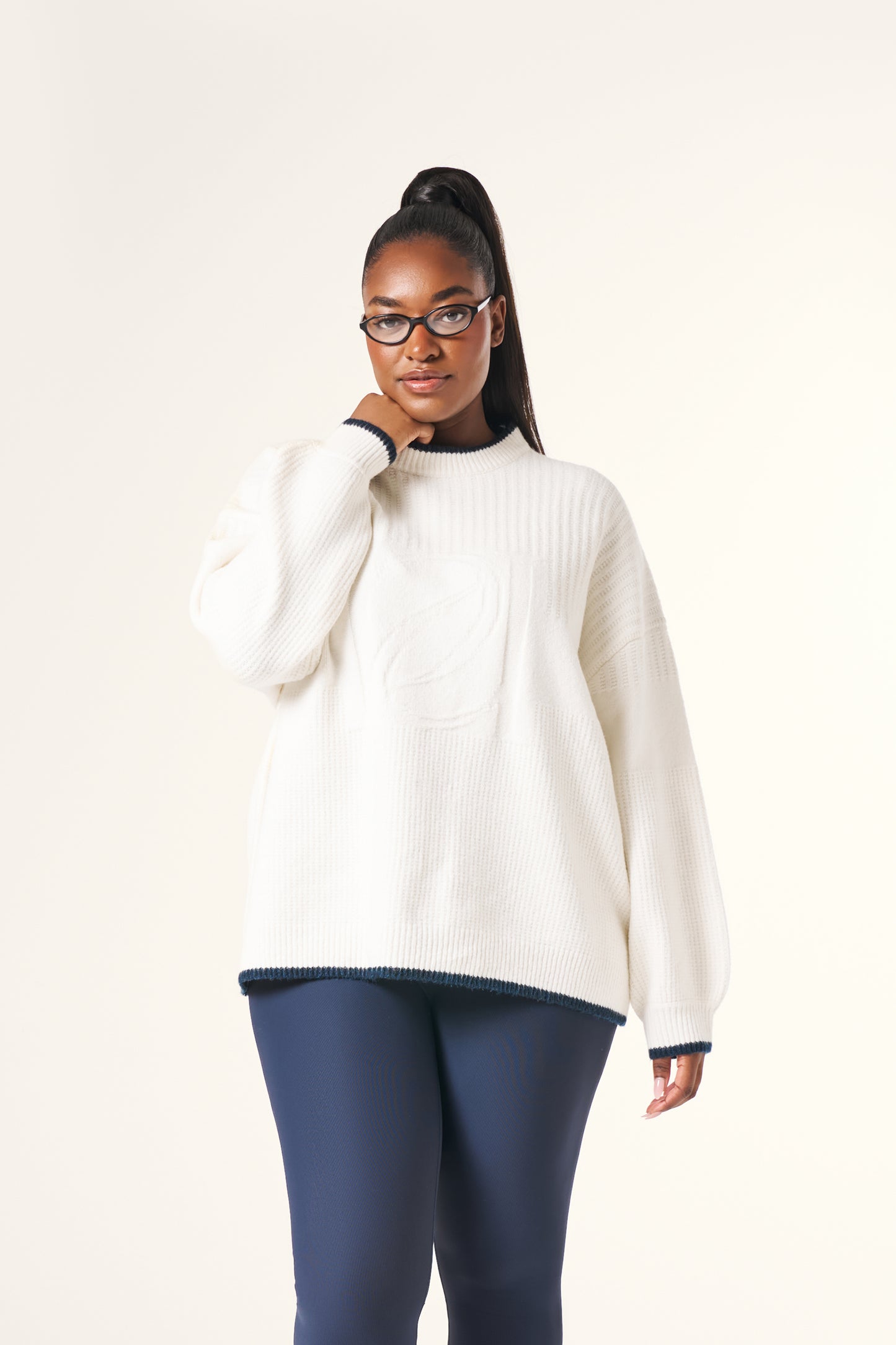 Contrast Tipping Premium Emblem Knit Jumper - Crème