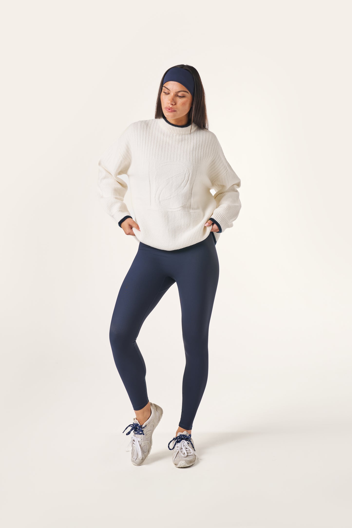 Contrast Tipping Premium Emblem Knit Jumper - Crème