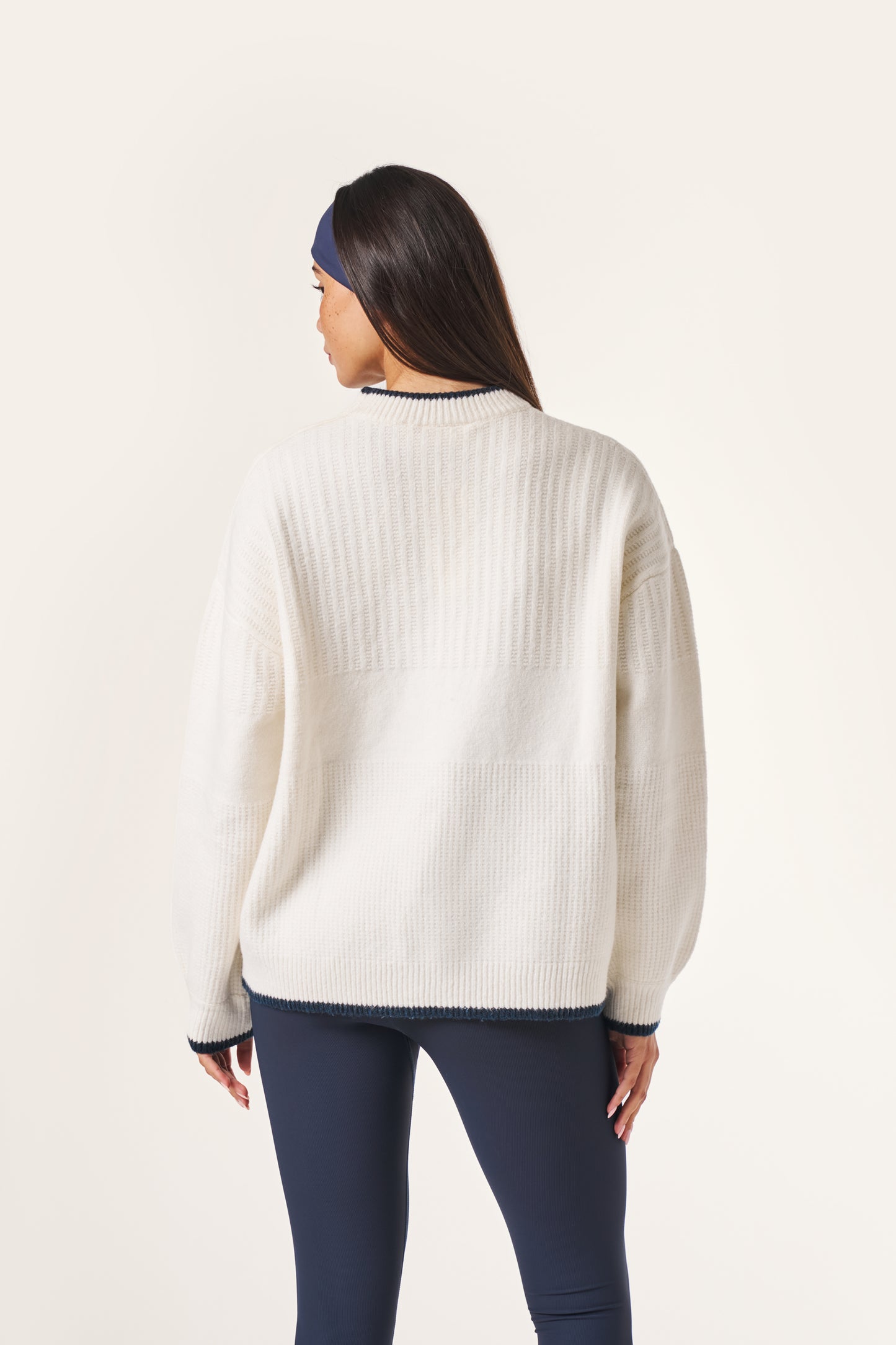 Contrast Tipping Premium Emblem Knit Jumper - Crème