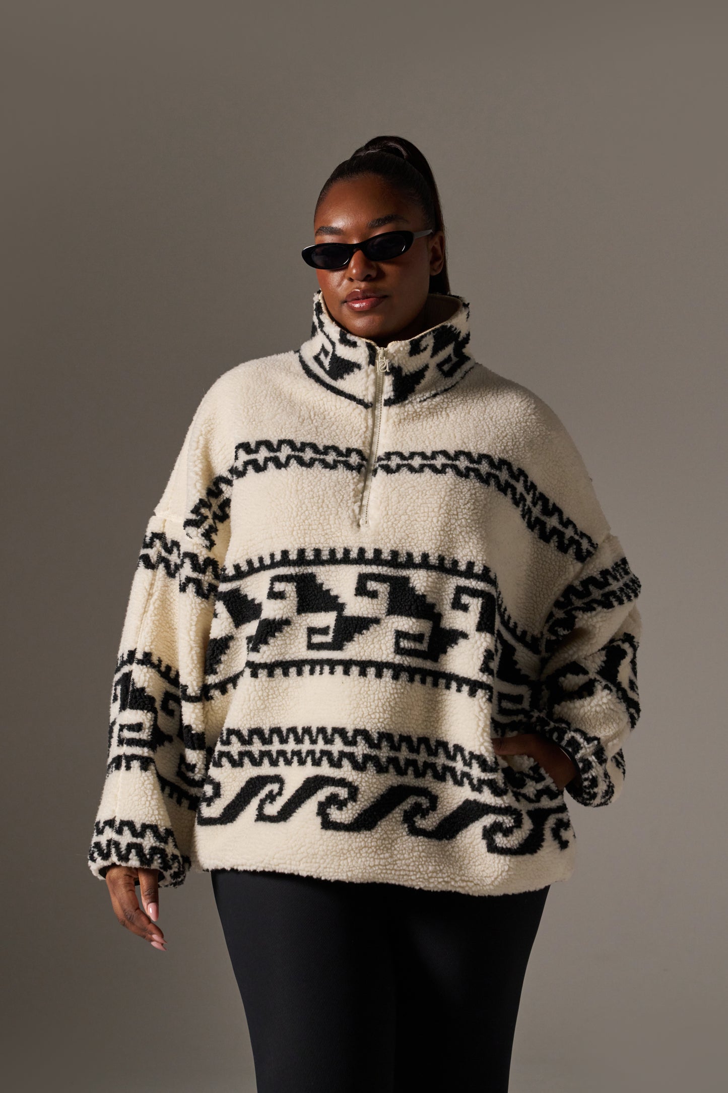 Aztec Detail Quarter Zip Borg Sweatshirt - Crème