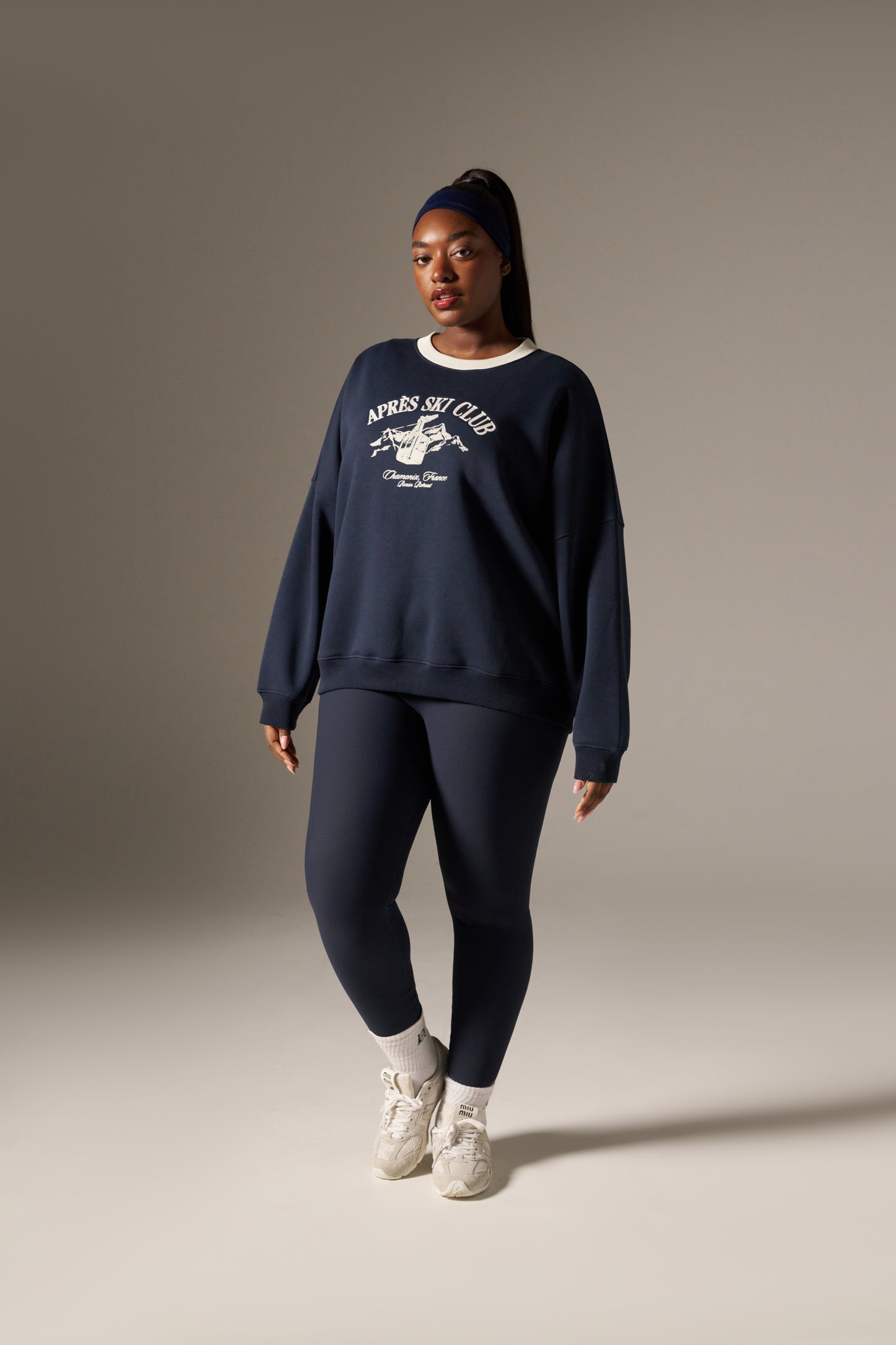 Apres Ski Graphic Sweatshirt - Midnight Blue