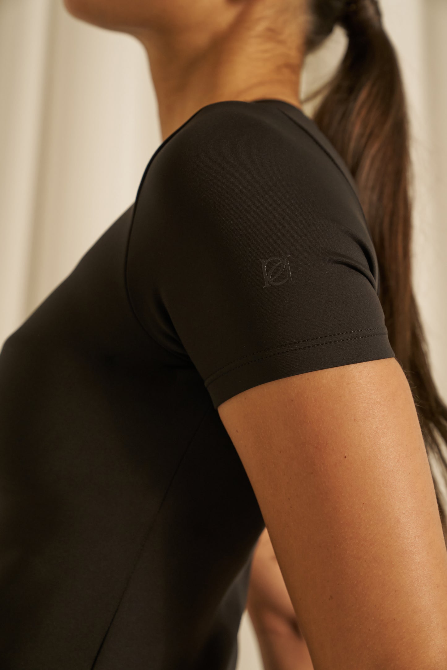Smoothform Built In Bra Short Sleeve Top - Core Black