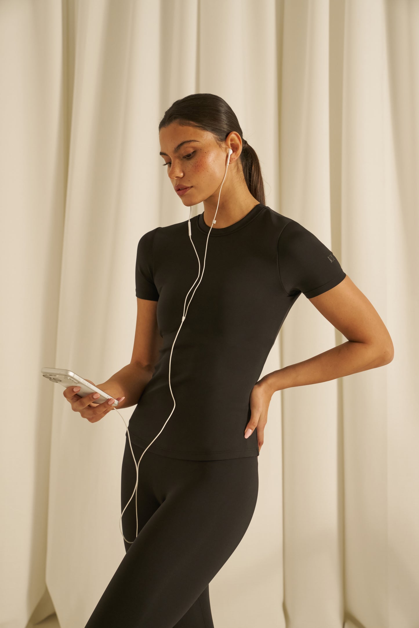 Smoothform Built In Bra Short Sleeve Top - Core Black