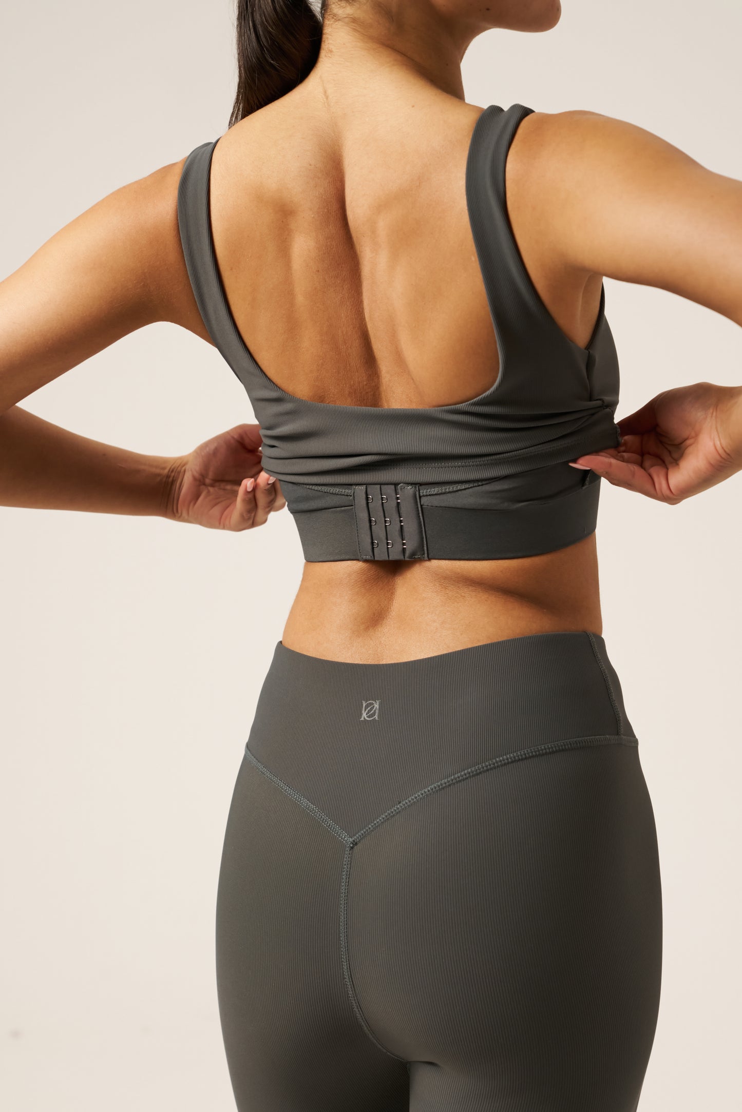 The Sculpt Built In Sports Bra - Graphite