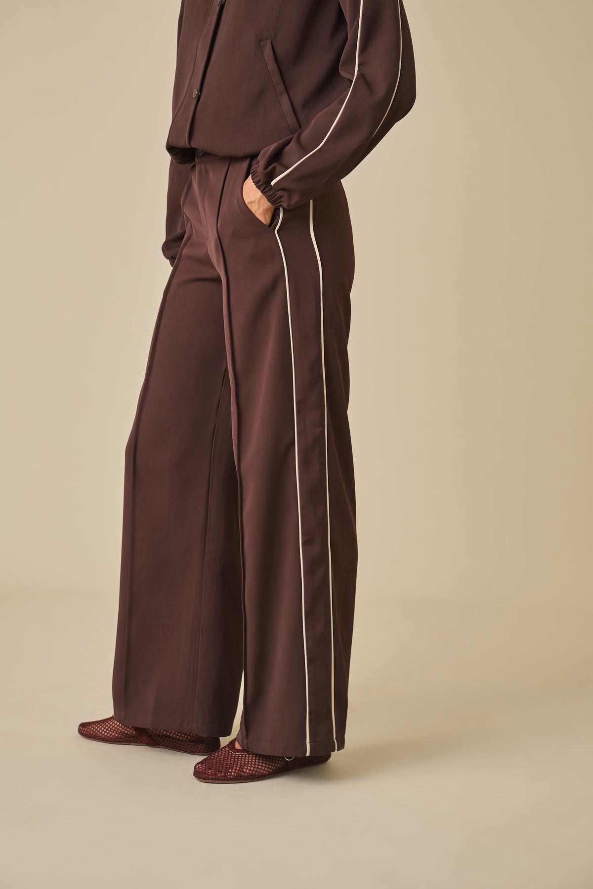 Adjustable Waist Smart Joggers - Espresso