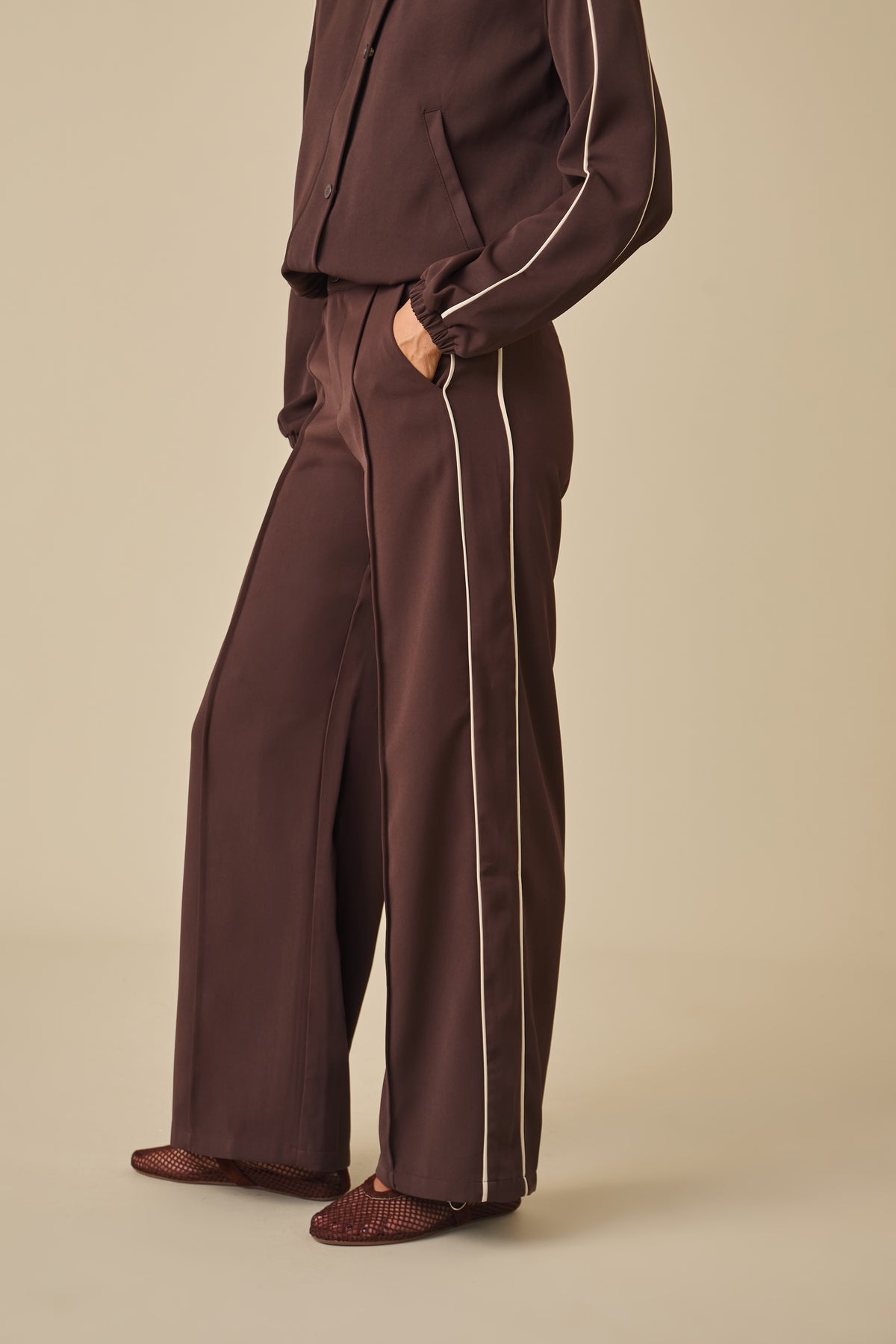Adjustable Waist Smart Joggers - Espresso