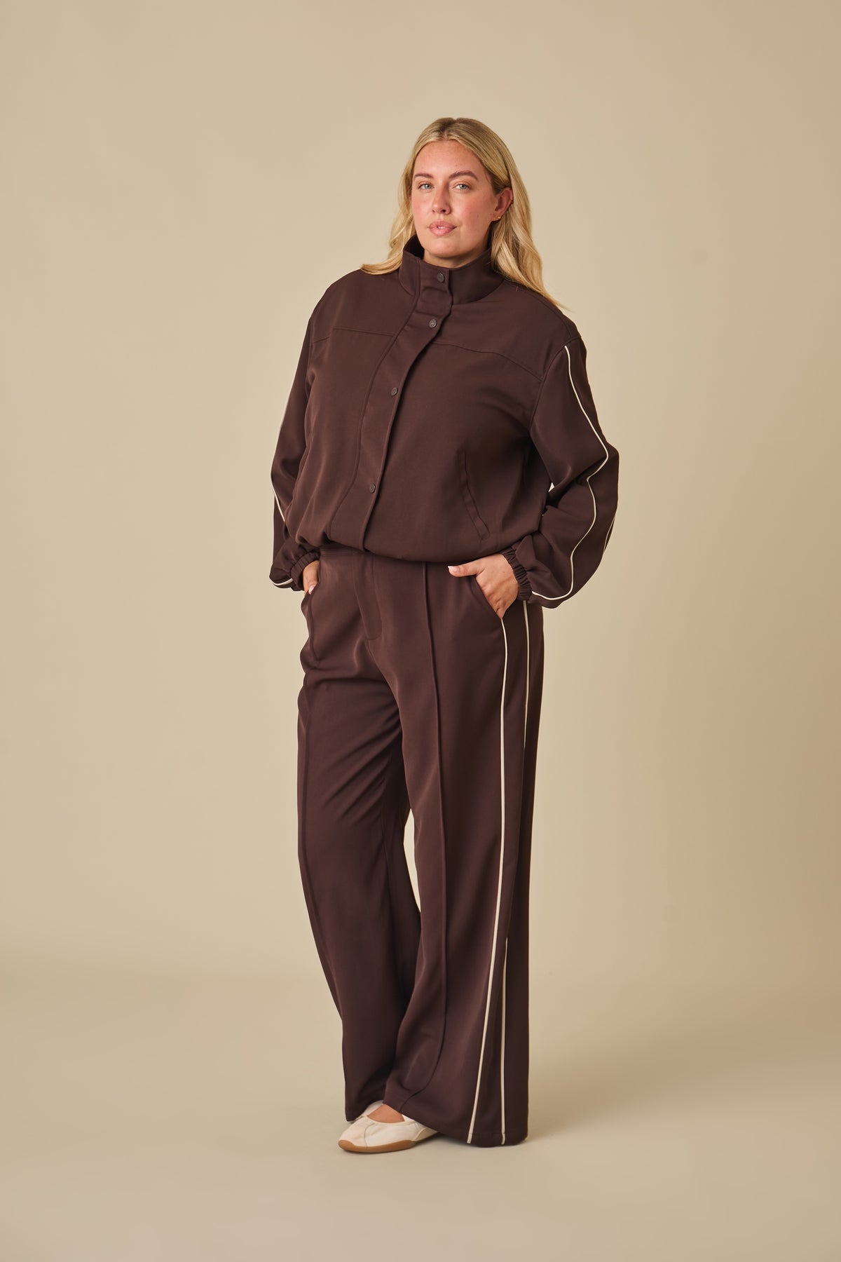Adjustable Waist Smart Joggers - Espresso