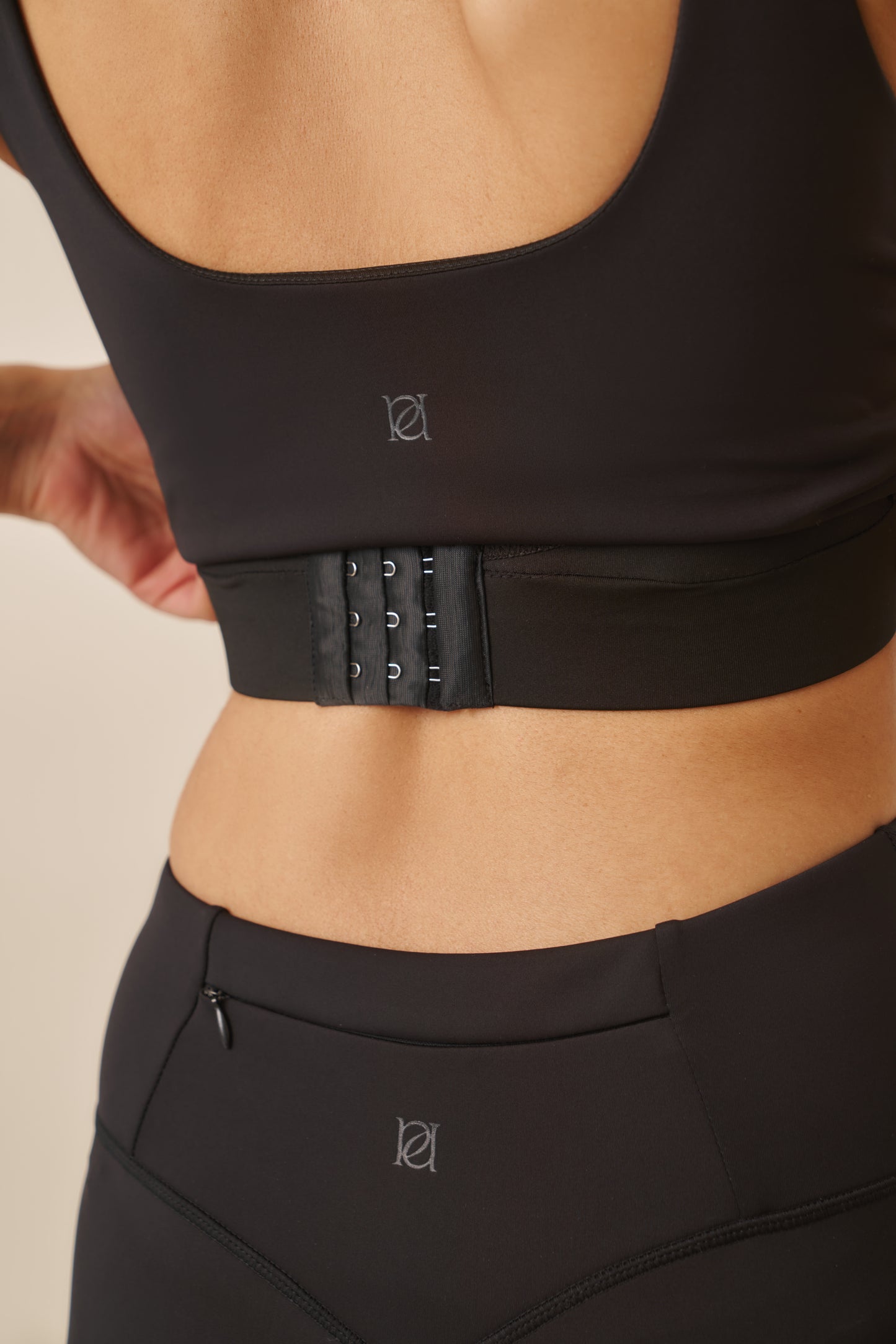 Smoothform Built In Bra Sports Bra - Core Black