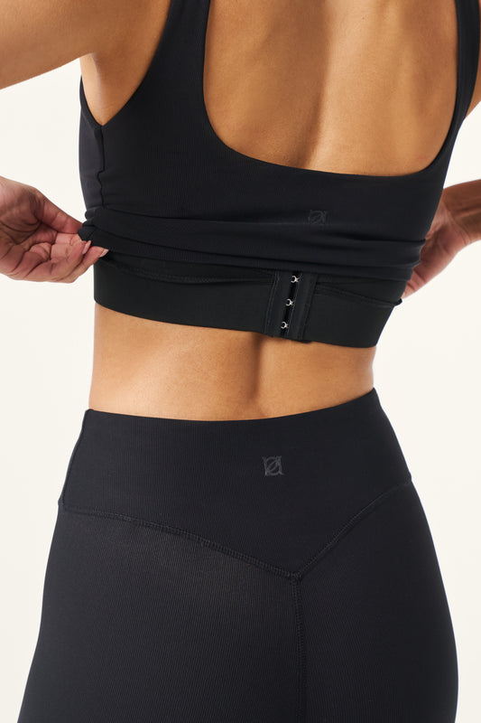 The Sculpt Built In Sports Bra - Core Black